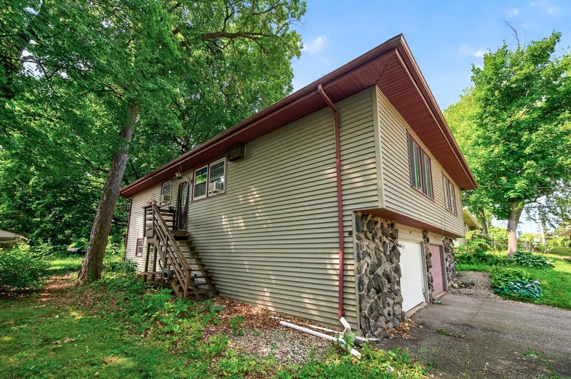 5017-5019 Shoreline Dr, Mound, MN 55364