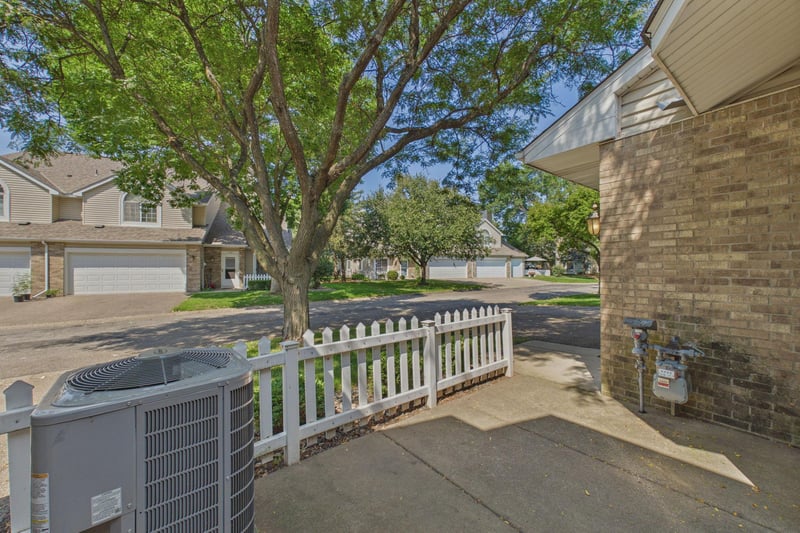 1744 Maple Ct, Falcon Heights, MN 55113