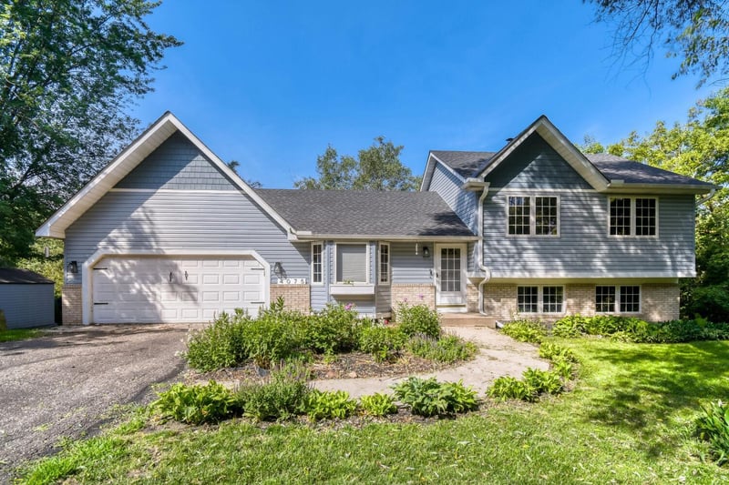4075 Valentine Crest Rd, Arden Hills, MN 55112