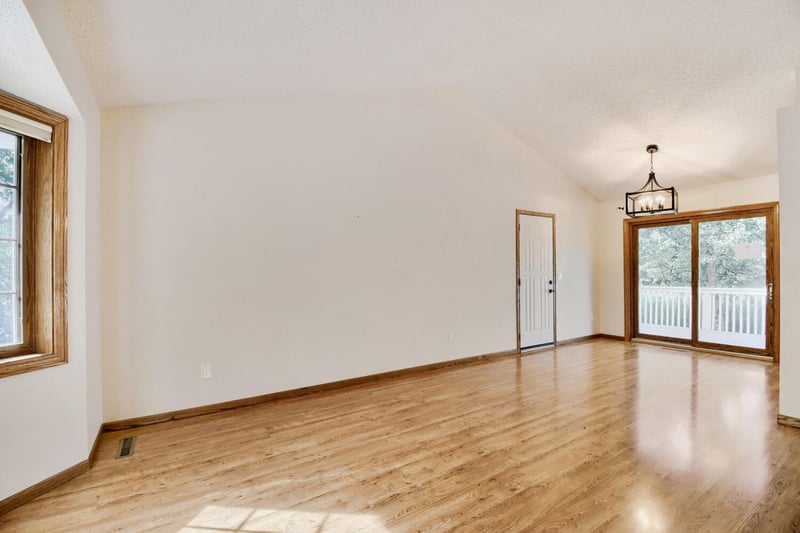 4075 Valentine Crest Rd, Arden Hills, MN 55112