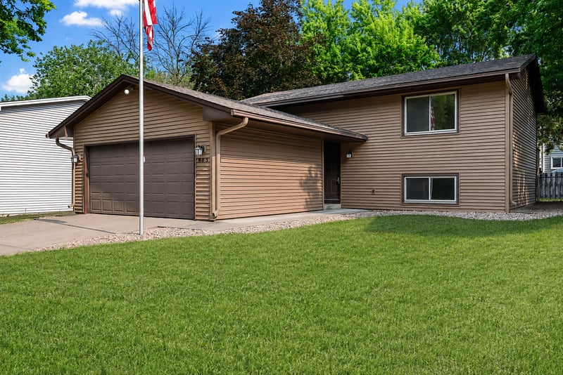 865 104th Ave NW, Coon Rapids, MN 55433