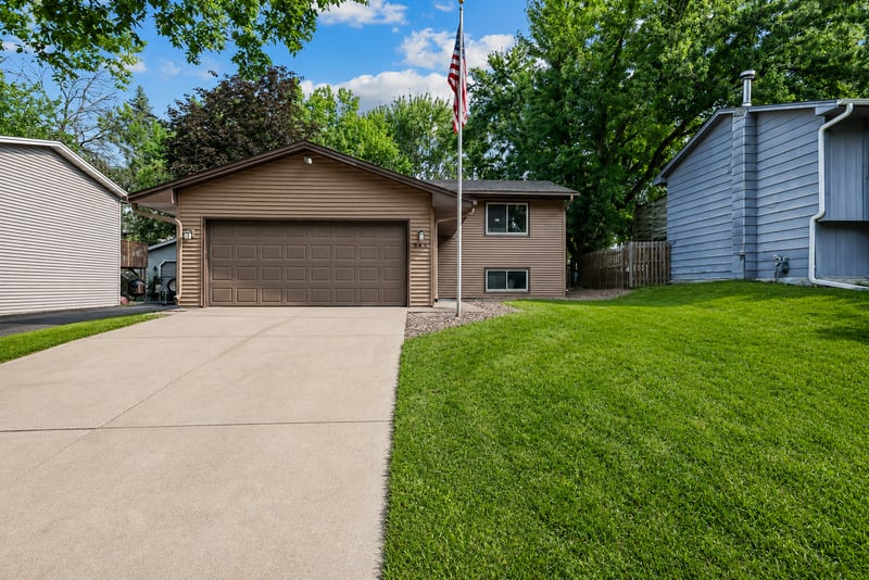 865 104th Ave NW, Coon Rapids, MN 55433