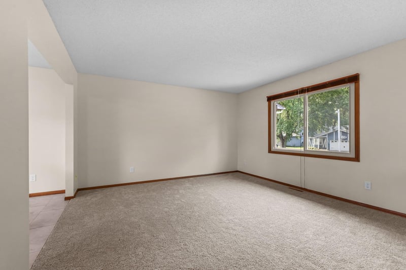 865 104th Ave NW, Coon Rapids, MN 55433