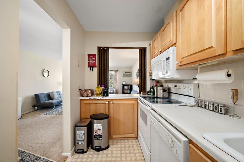 10211 Cedar Lake Rd #204, Minnetonka, MN 55305