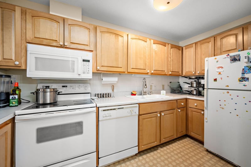 10211 Cedar Lake Rd #204, Minnetonka, MN 55305