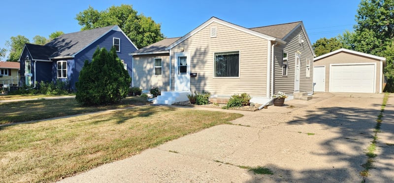 808 5th St NE, Staples, MN 56479