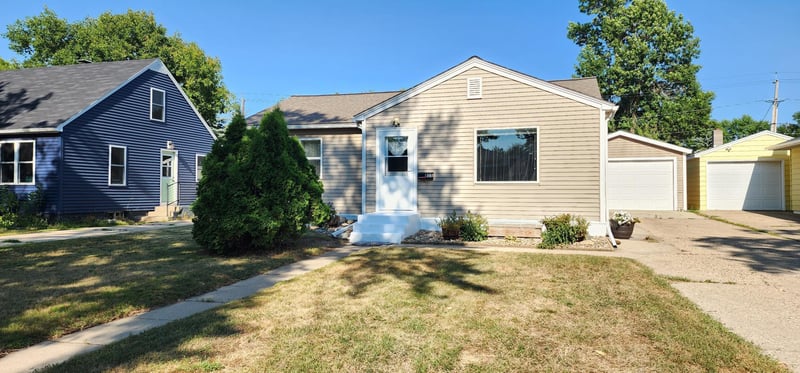 808 5th St NE, Staples, MN 56479