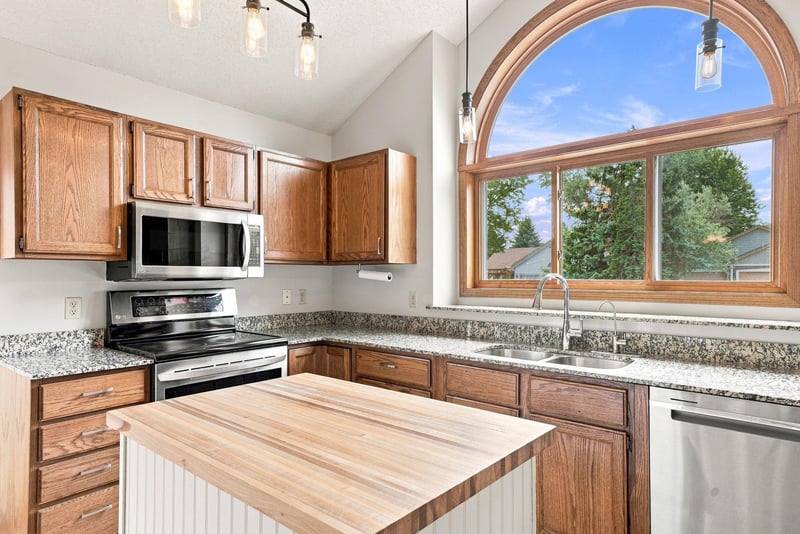 7135 Upper 157th St W, Apple Valley, MN 55124