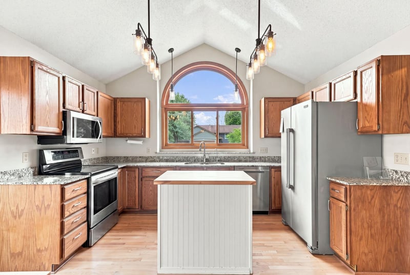 7135 Upper 157th St W, Apple Valley, MN 55124