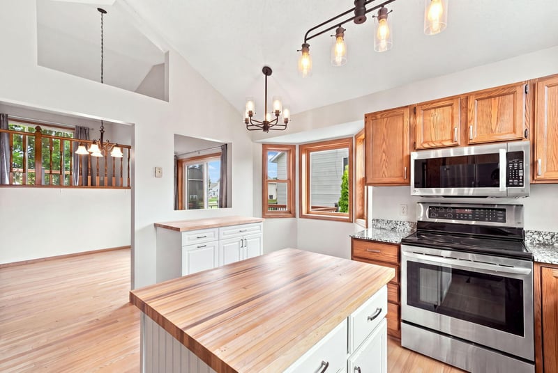 7135 Upper 157th St W, Apple Valley, MN 55124