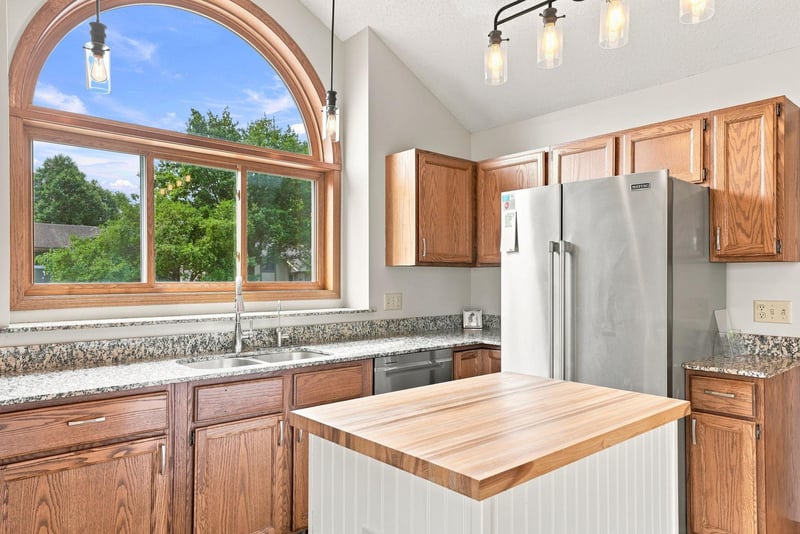 7135 Upper 157th St W, Apple Valley, MN 55124