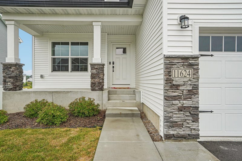 11624 5th St NE, Hanover, MN 55341