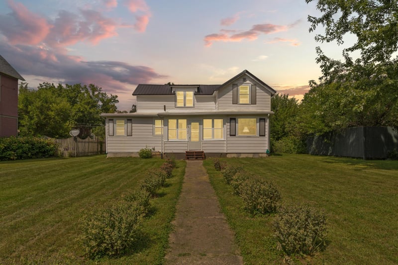 122 W School St, Owatonna, MN 55060