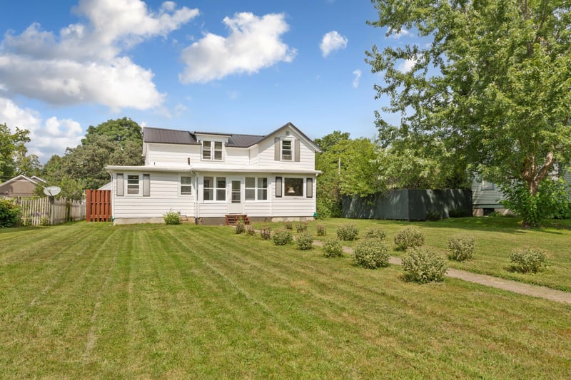122 W School St, Owatonna, MN 55060