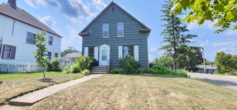 437 7th St NE, Staples, MN 56479