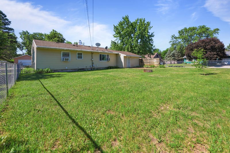 421 W Ash St, Saint Joseph, MN 56374