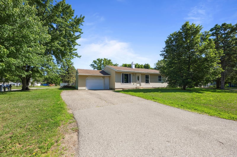 421 W Ash St, Saint Joseph, MN 56374