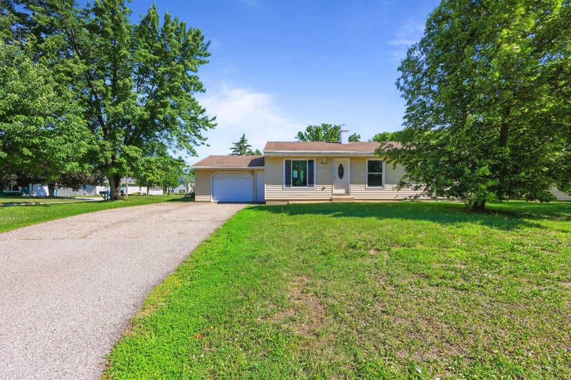 421 W Ash St, Saint Joseph, MN 56374