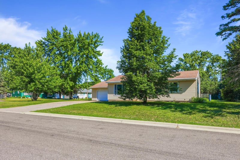 421 W Ash St, Saint Joseph, MN 56374