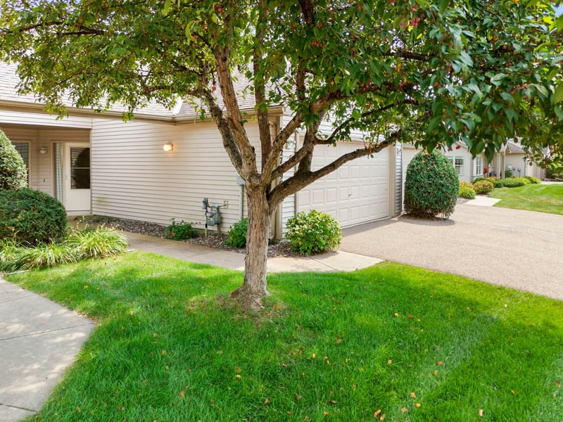 27699 Woodland Dr, Chisago City, MN 55013