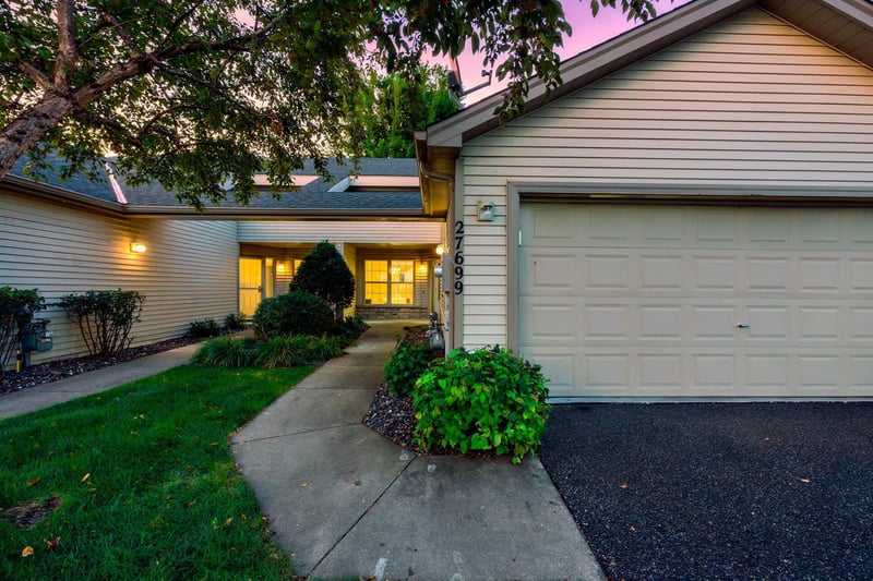 27699 Woodland Dr, Chisago City, MN 55013
