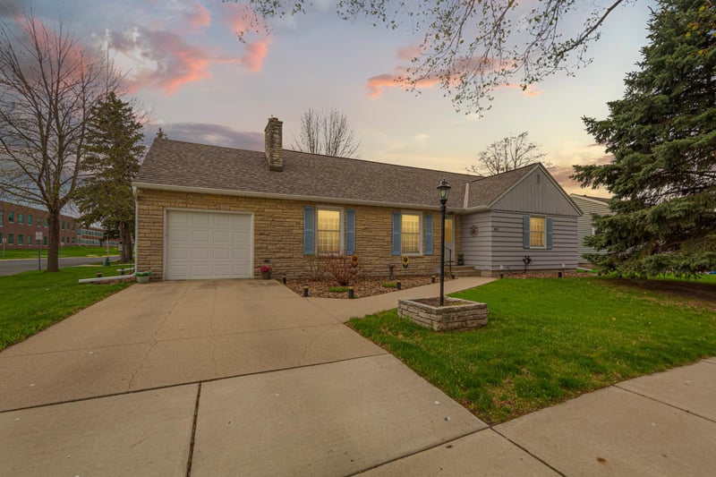 302 W Douglas St, Arlington, MN 55307