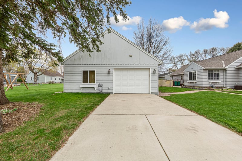 302 W Douglas St, Arlington, MN 55307