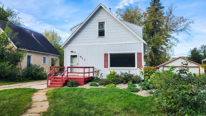 511 11th St N, Moorhead, MN 56560