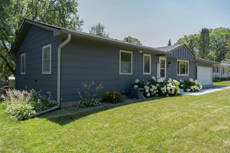 503 Chan Vw, Chanhassen, MN 55317