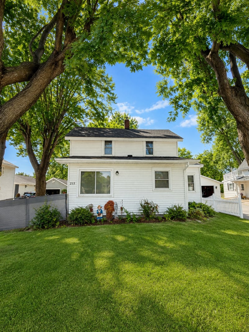215 Buchannon St N, Waterville, MN 56096