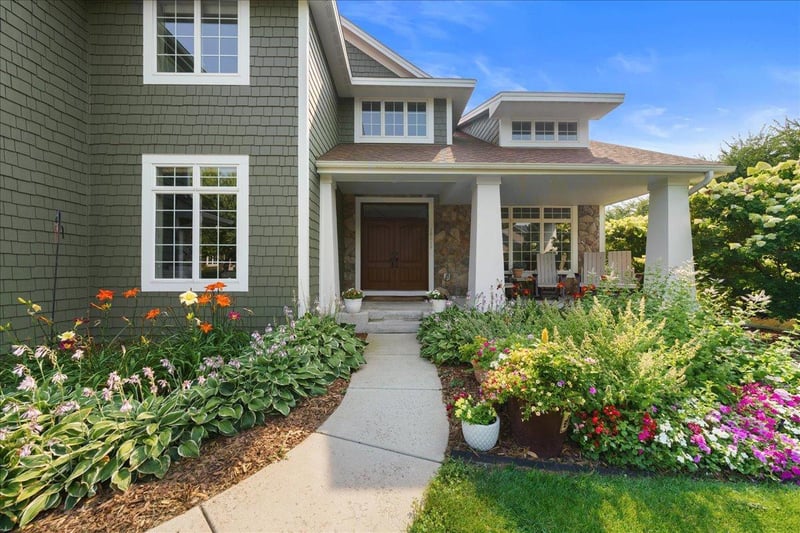 10614 Maple Blvd, Woodbury, MN 55129