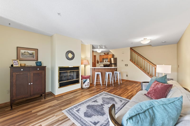 493 Marshland Trl, Chanhassen, MN 55317