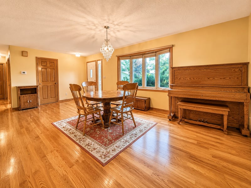 55 Elm St, Easton, MN 56025