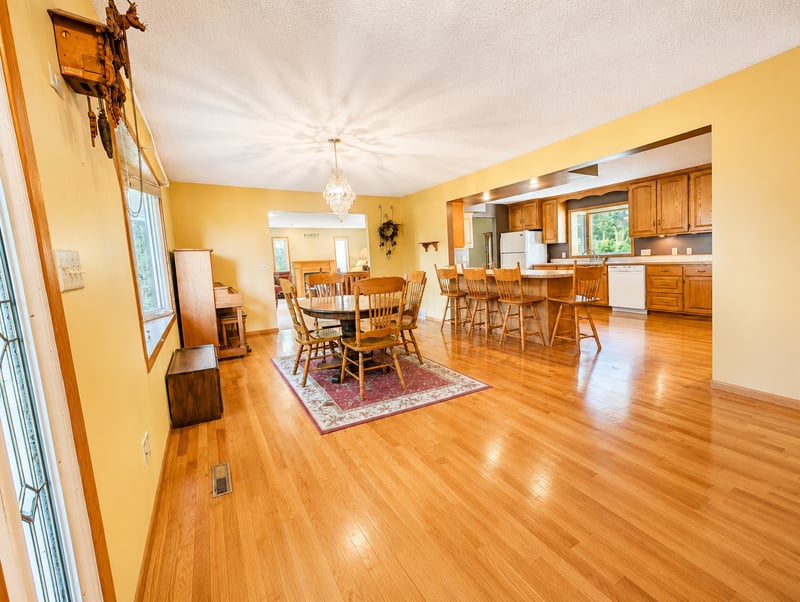 55 Elm St, Easton, MN 56025