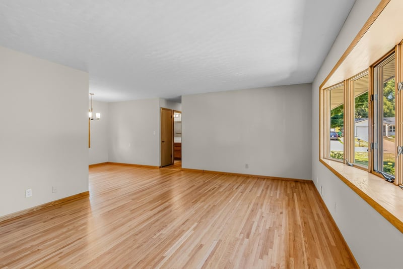 1791 Emerald Dr, New Brighton, MN 55112