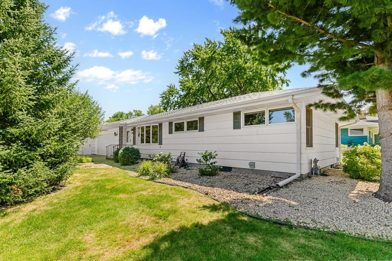 1791 Emerald Dr, New Brighton, MN 55112