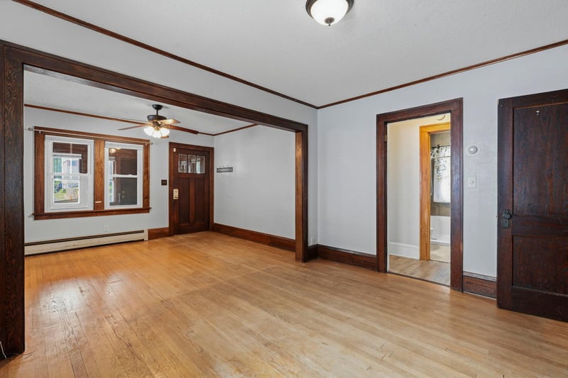 1006 Earl St, Saint Paul, MN 55106