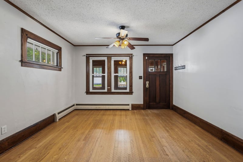 1006 Earl St, Saint Paul, MN 55106