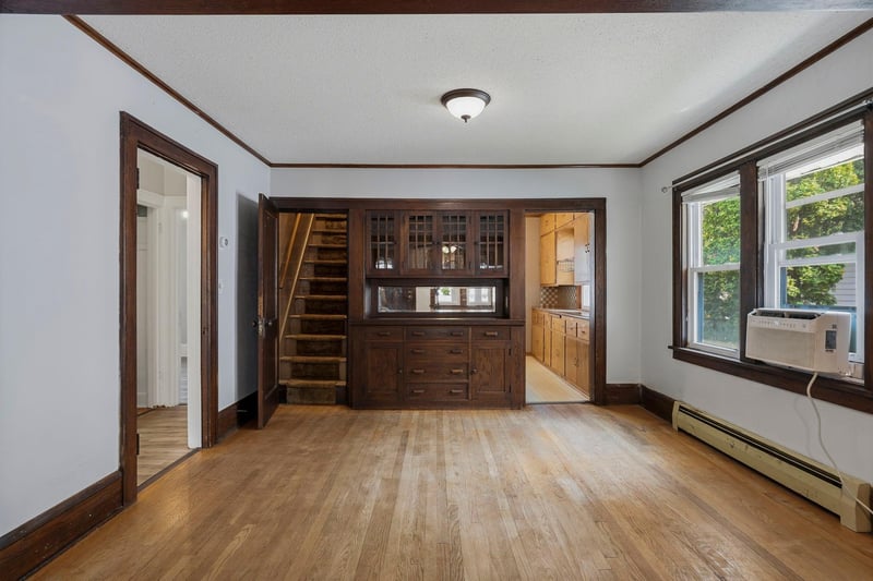 1006 Earl St, Saint Paul, MN 55106