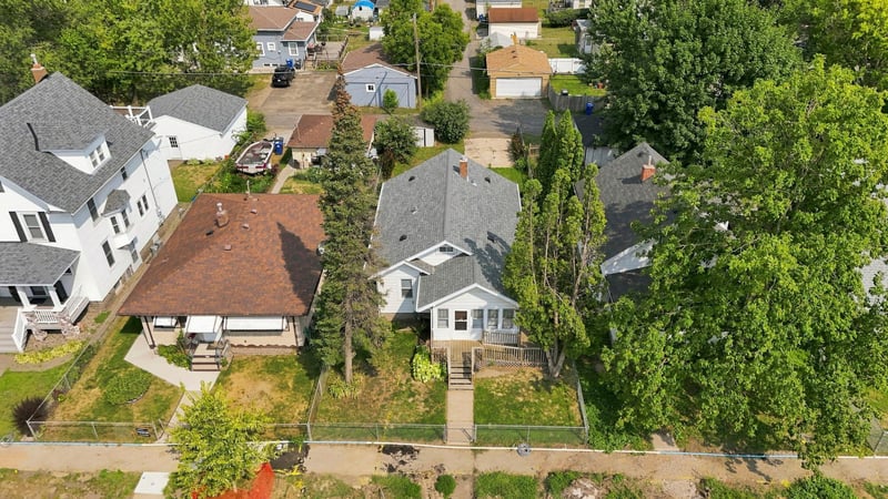 1006 Earl St, Saint Paul, MN 55106