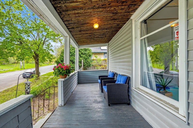 891 Benhill Rd, Saint Paul, MN 55105