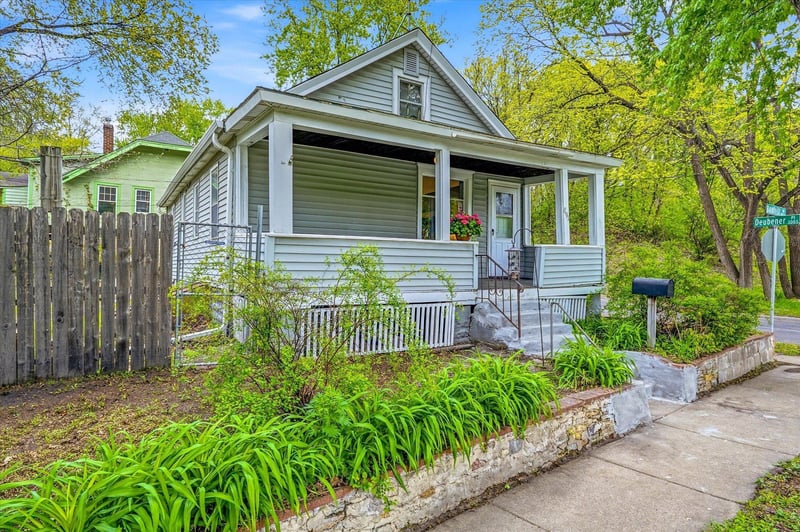 891 Benhill Rd, Saint Paul, MN 55105