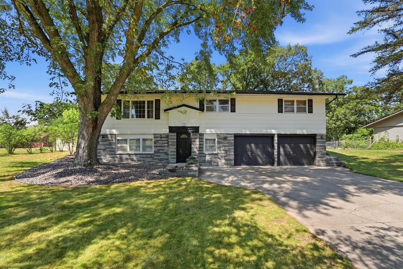 1785 Oak Rd, Saint Cloud, MN 56303