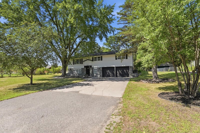 1785 Oak Rd, Saint Cloud, MN 56303