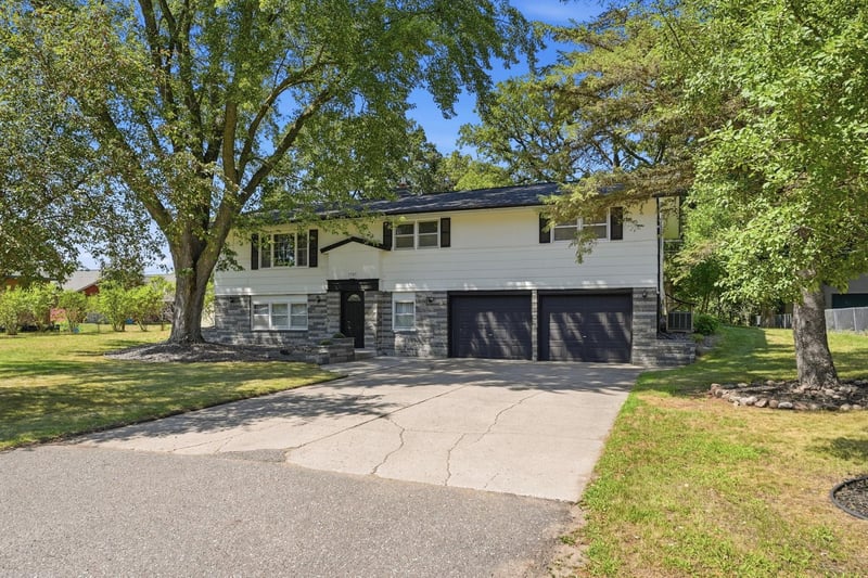 1785 Oak Rd, Saint Cloud, MN 56303