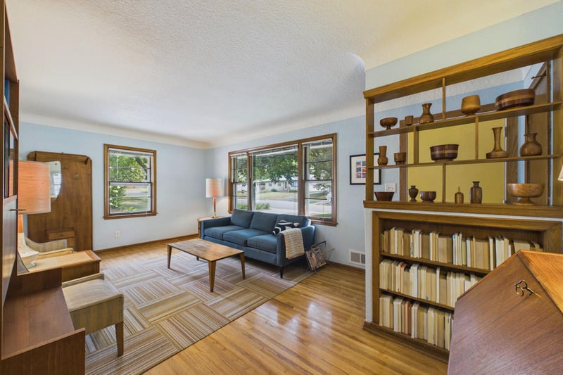 1731 Galtier St, Roseville, MN 55113