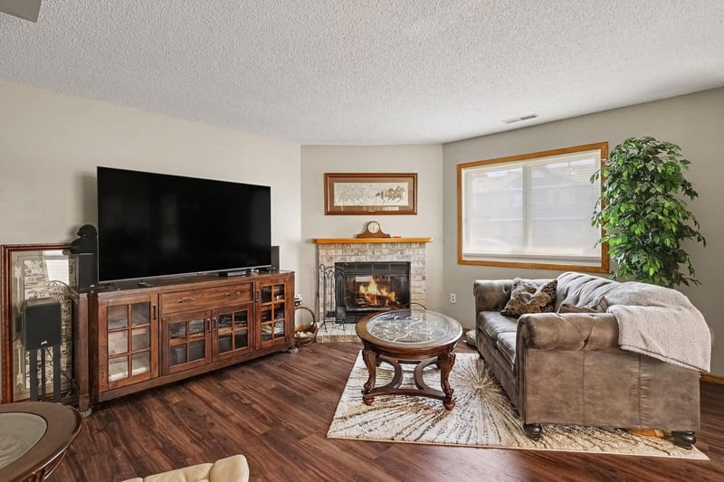7714 157th St W, Apple Valley, MN 55124