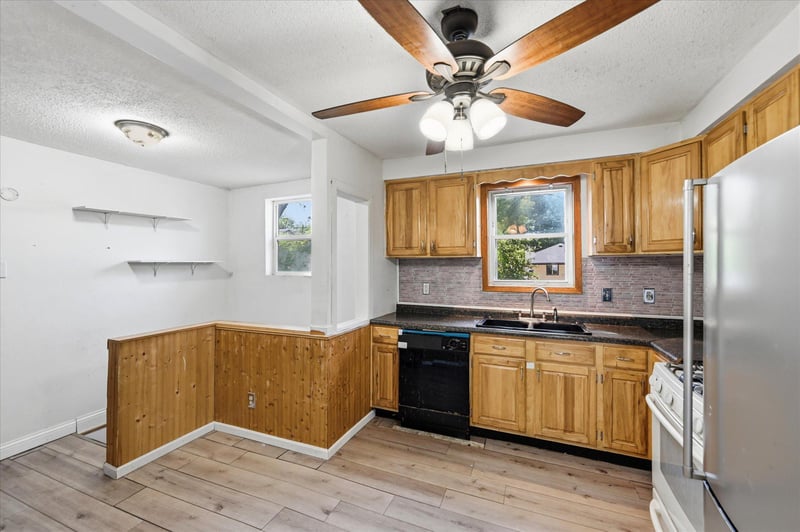 570 Ironton St NE, Fridley, MN 55432