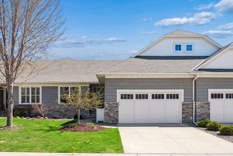 8652 Lake Riley Dr, Chanhassen, MN 55317