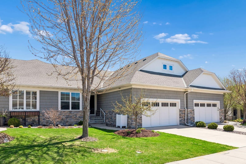 8652 Lake Riley Dr, Chanhassen, MN 55317